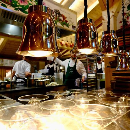 Marc Veyrat Hotel Megeve Bagian luar foto